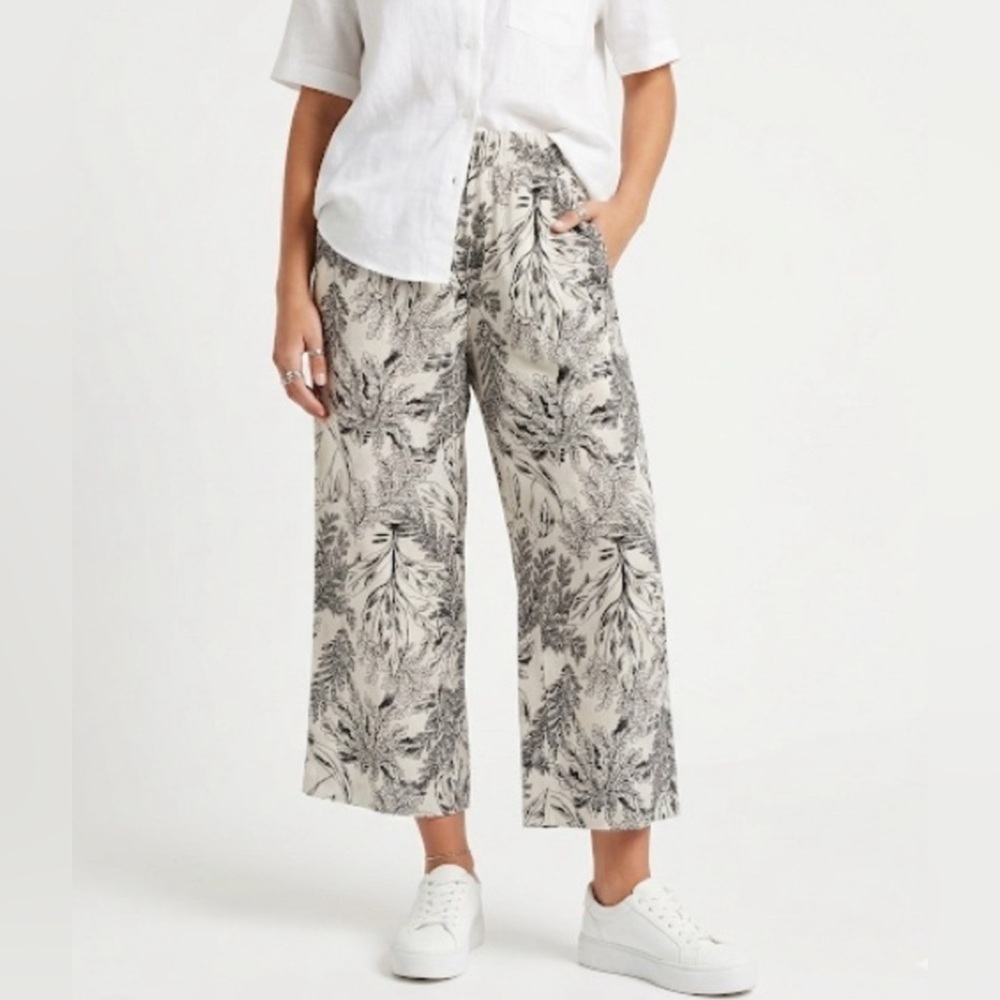 Tahari Black Botanical Print Linen Pants on Cream